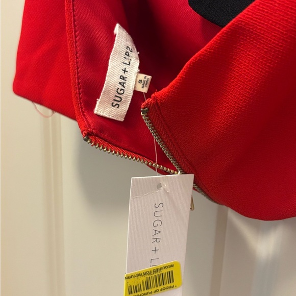 Beautiful red and black bow top! - Picture 4 of 4